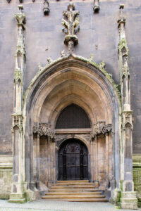 Nebenportal an der Stadtkirche St. Wenzel in Naumburg