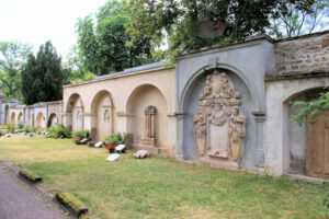 Grabmäler auf dem Stadtfriedhof St. Maximi in Merseburg