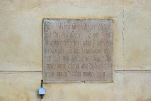 Inschrifttafel an der Ev. Altenburger Pfarrkirche St. Viti Merseburg