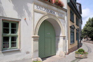 Portal der Salztorschule in Naumburg