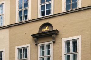 Sphinx am Wohnhaus Herrenstraße 3 in Naumburg