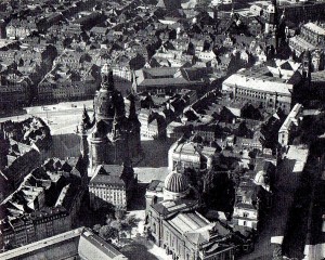 Neumarkt mit Frauenkirche, Luftaufnahme vor 1945